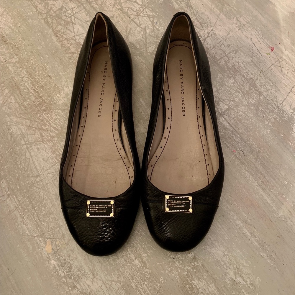 Marc Jacobs black leather flats